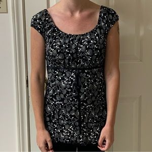 🌷3 for$25🌷Denim & Blues, US M, Black & White Floral  Lettuce Edge Top